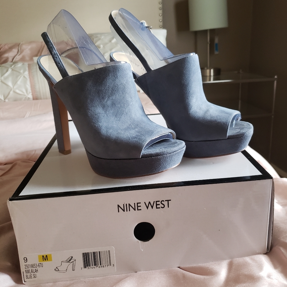 NWOT BLUE GRAY PLATFORM SUEDE HEELS